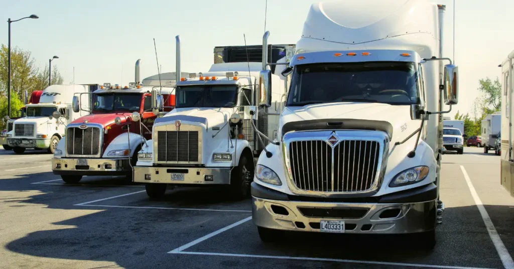 An image showing trucks from a trucking company in Alabama that has to settle a truck accident case.